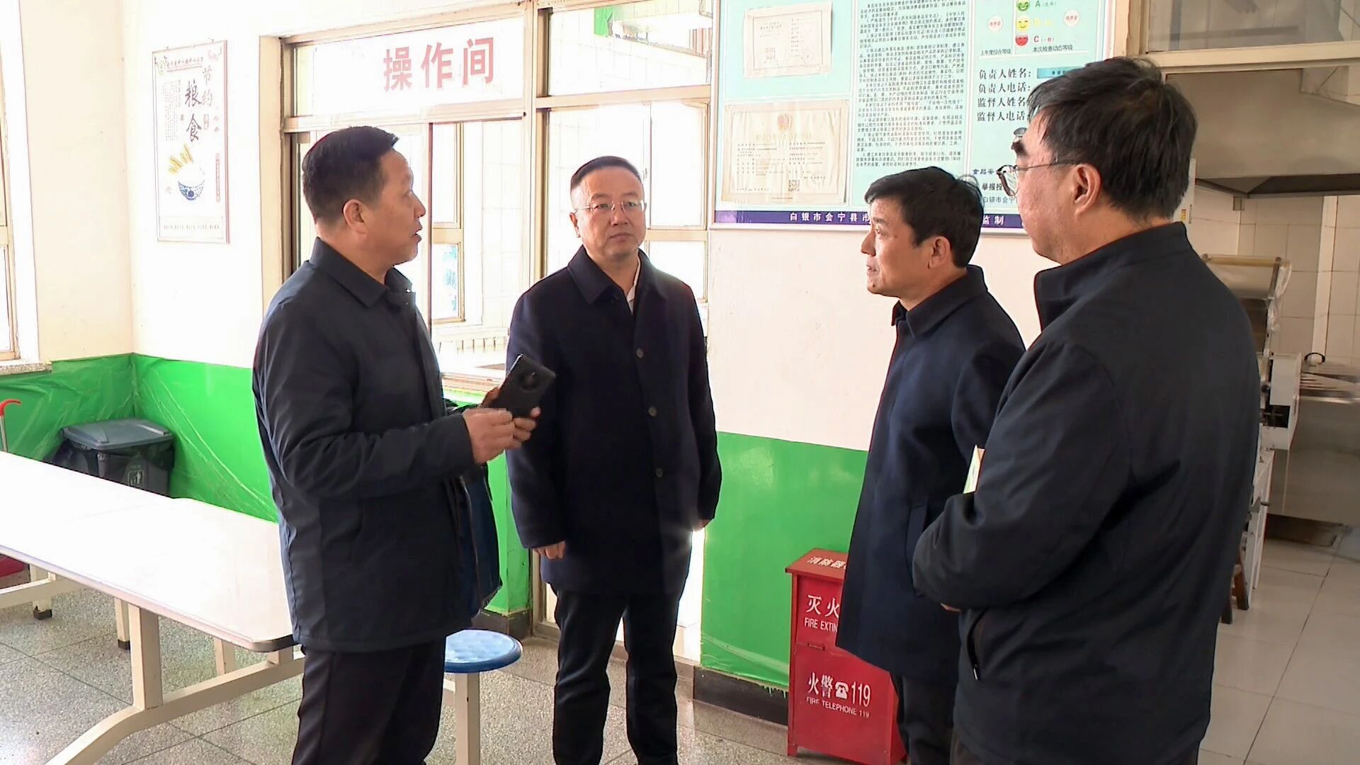 李桐调研全县医疗卫生系统及食品药品安全、校园安全等问题整改情况